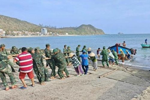 Bộ đội biên phòng chạy đua từng giờ giữ bình yên xã đảo