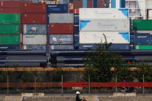 Indonesia điều tra tôm và giày dép xuất khẩu nhiễm phóng xạ