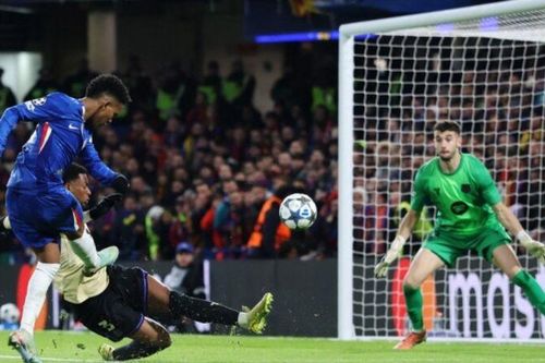 Estevao solo ấn tượng, Chelsea hủy diệt 10 người Barcelona