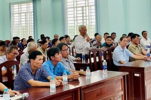Lãnh đạo xã Long Hà đối thoại và lắng nghe ý kiến nhân dân