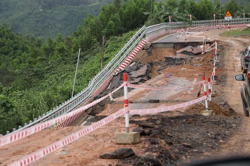 Tan nát đường đèo nối Nha Trang - Đà Lạt