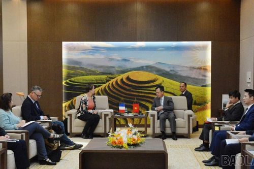 Phó Chủ tịch UBND tỉnh Nguyễn Thành Sinh tiếp xã giao Đoàn công tác Nouvelle-Aquitaine (Pháp)