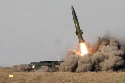 Ukraine hoán cải Tochka-U bằng bom FAB-250; Nga giao AK-12