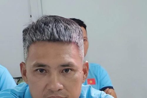 Diện mạo Công Vinh ở tuổi 40: Lý do giữ mái tóc bạc