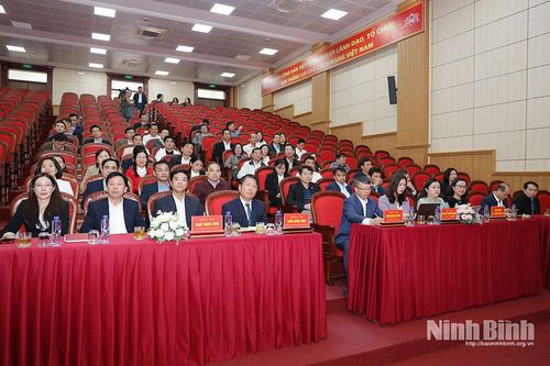Đoàn nghiên cứu thực tế của Học viện Chính trị quốc gia Hồ Chí Minh làm việc tại Trường Chính trị tỉnh