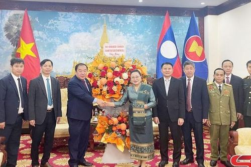 Lãnh đạo tỉnh Sơn La chúc mừng 50 năm Quốc khánh nước CHDCND Lào