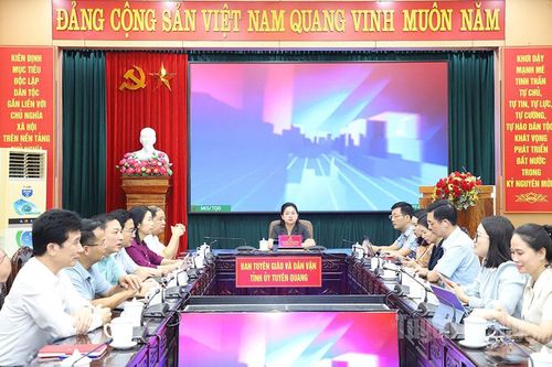 Nâng chất đội ngũ cán bộ