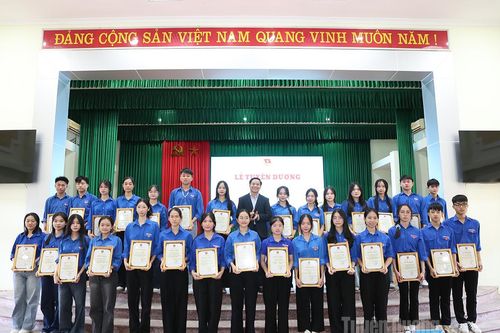 Tuyên Quang tuyên dương 'Học sinh 3 tốt', 'Sinh viên 5 tốt', 'Nhà giáo trẻ tiêu biểu' và 'Gia đình trẻ tiêu biểu'
