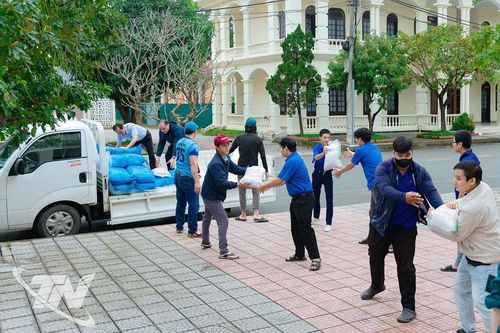 Tuổi trẻ Thái Nguyên hướng về miền Trung