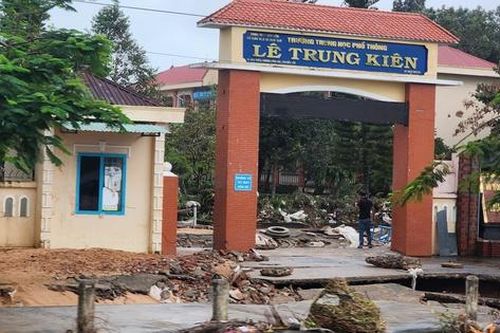 Báo Người Lao Động phát động chương trình 'Triệu tập vở cho học sinh vùng bị thiên tai'