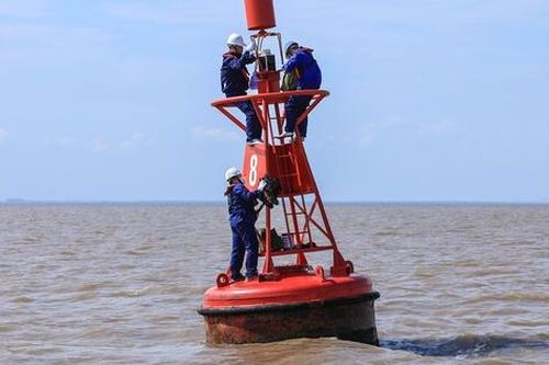 Đề xuất giảm giờ làm cho lực lượng trực đảo đèn, luồng hàng hải