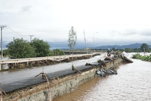 Công bố tình huống khẩn cấp về thiên tai trên QL1, đường Trường Sơn Đông