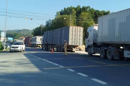 Lạng Sơn: 6 người thương vong sau vụ ô tô 7 chỗ đấu đầu xe container trên quốc lộ 1A