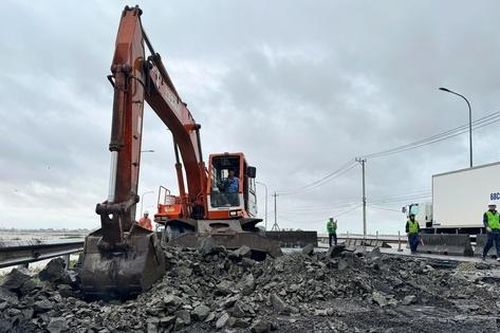Bộ Xây dựng tiếp ứng vật tư, chỉ đạo xử lý sạt lở, huy động tổng lực mở đường sau lũ