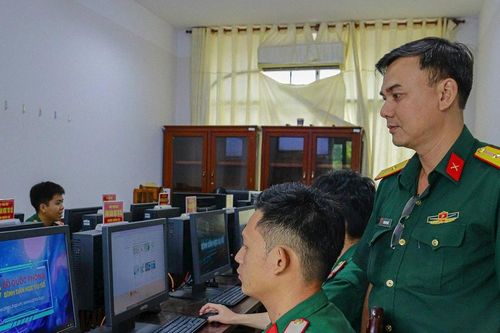 Từ bình dân học vụ số đến tinh thần học tập đổi mới của người lính