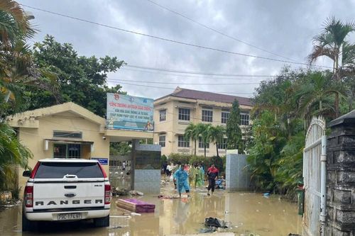 Trường học tan hoang, thiệt hại nặng nề sau lũ dữ