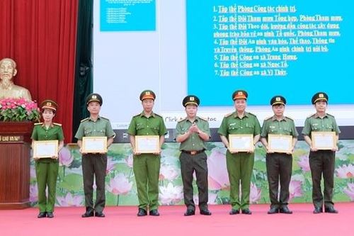 Nhiều phong trào toàn dân bảo vệ ANTQ ở Cần Thơ được Bộ Công an ghi nhận