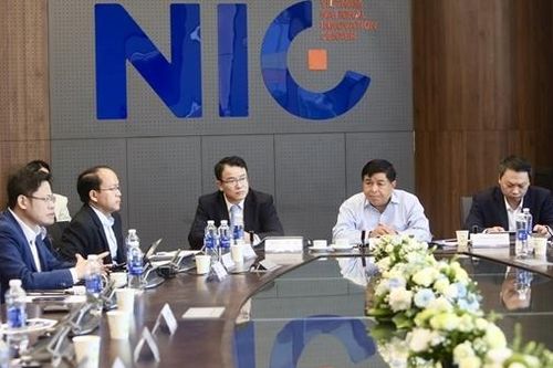 Việt Nam cần làm gì để phát triển nhanh các ngành công nghệ chiến lược?