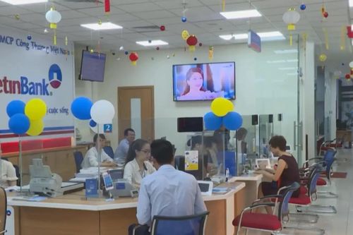 Ngành ngân hàng hỗ trợ khách hàng sau bão miền Trung