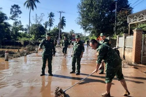 Bộ đội Biên phòng giúp dân khắc phục hậu quả mưa lũ