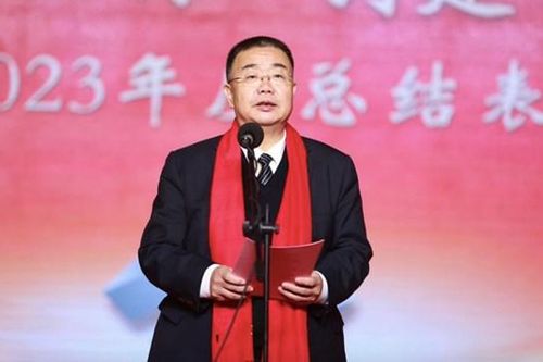 Cổ phiếu tăng 33% ngay ngày đầu IPO, ông chủ 56 tuổi này trở thành tỷ phú ngành nhôm