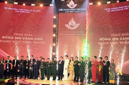 'Mưa đỏ' đoạt Bông sen Vàng 2025