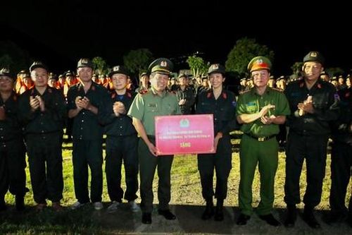 Bộ Công an triển khai phương án ứng phó bão số 15 tại Khánh Hòa