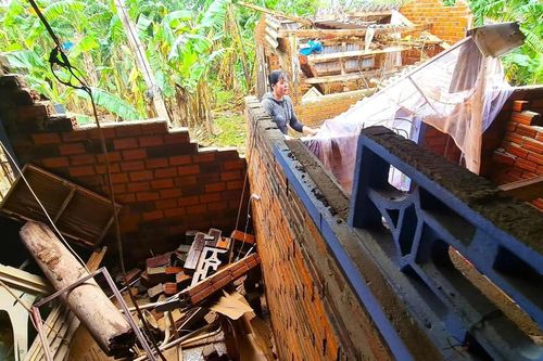 'Lũ rút, tài sản của gia đình tôi còn… cái nền nhà'
