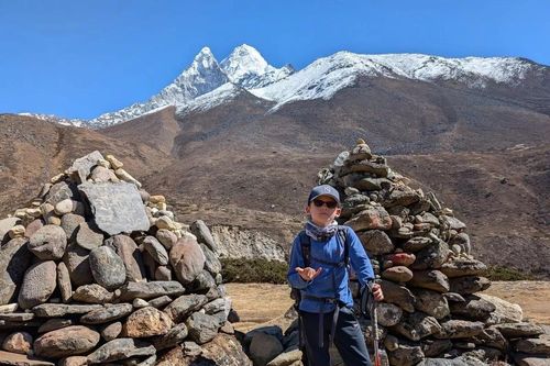 Nhà thám hiểm 9 tuổi chiến đấu với băng giá trên núi Everest để giúp người nghèo