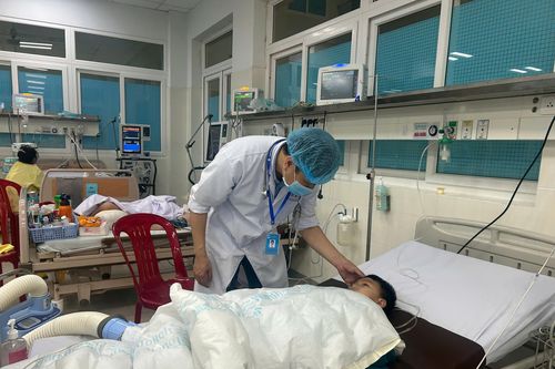 Người đàn ông ôm 2 cháu bé nhảy xuống sông Trà Khúc tự tử