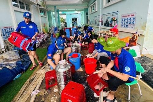 Sức trẻ thành phố mang tên Bác ở vùng lũ Đắk Lắk, Khánh Hòa