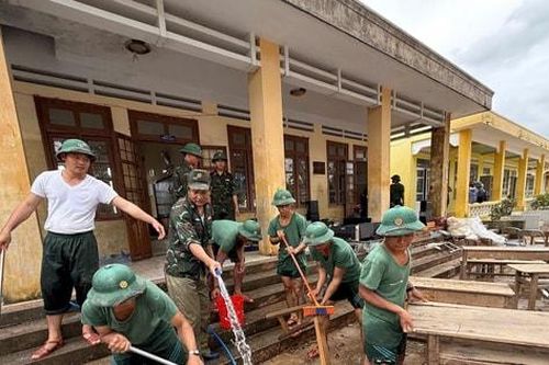 Miền Trung dồn lực khắc phục lũ lụt, khẩn cấp ứng phó bão số 15