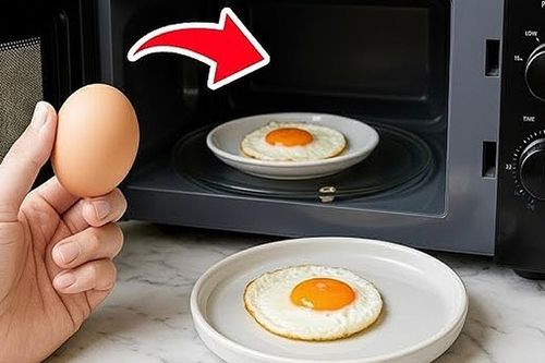 Cách chiên trứng bằng lò vi sóng không gây bắn bẩn