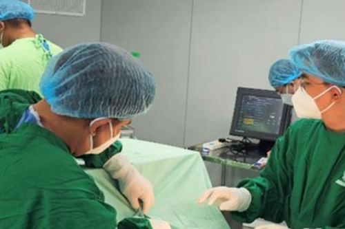 Giải cứu khuôn mặt biến dạng 10 năm vì khối u men răng khổng lồ