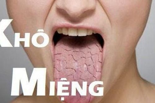 Khô miệng ở người cao tuổi, làm gì để cải thiện?