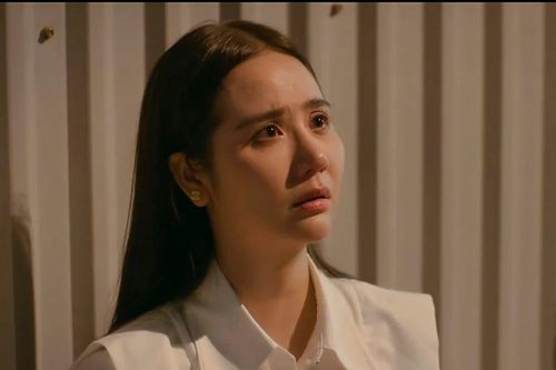 Mỹ nhân phim VTV có cảnh khóc đẹp đến khó tin, đến giọt nước mắt cũng lấp lánh