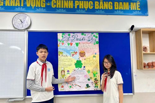 Chuyển từ tiếng Anh 'học để thi' sang 'học để giao tiếp'