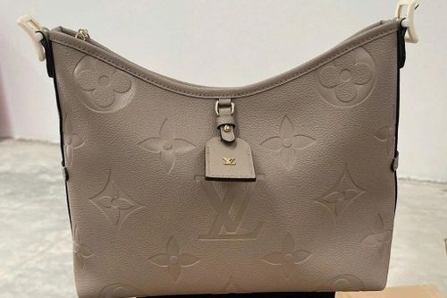 Phát hiện hàng nghìn túi xách 'fake' Hermes, Chanel, Louis Vuitton