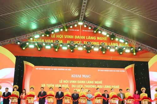 Phú Xuyên khai mạc 'Lễ hội vinh danh làng nghề và Tuần văn hóa - Du lịch, thương mại làng nghề năm 2025'