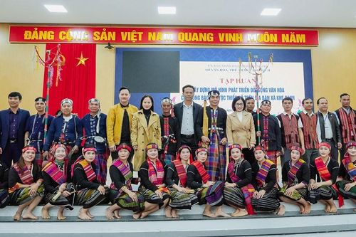 Nét văn hóa Vân Kiều được 'đánh thức' qua những lớp tập huấn