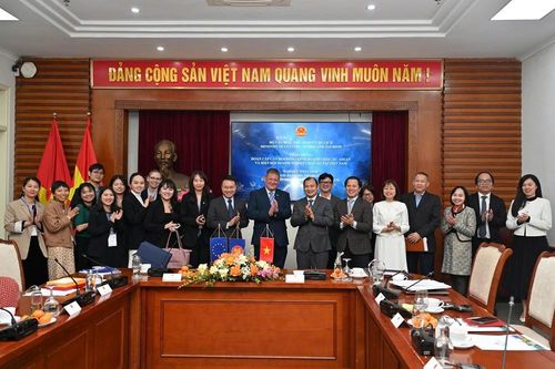 Thúc đẩy đối thoại với các doanh nghiệp châu Âu, mở rộng hợp tác phát triển du lịch