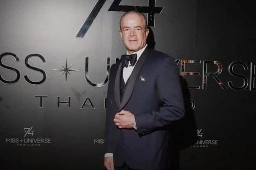 Miss Universe 'lún sâu' vào khủng hoảng