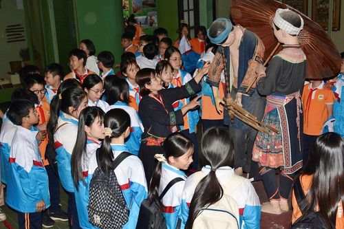 'Thắp lửa' tình yêu di sản văn hóa các dân tộc bằng giáo dục trải nghiệm