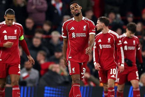 Liverpool đại bại ngay trên sân nhà ở Champions League, nối dài cuộc khủng hoảng