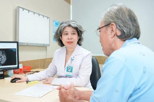 Bảo vệ sức khỏe người cao tuổi từ những dấu hiệu ban đầu