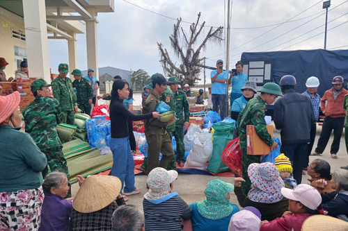 BĐBP tỉnh Gia Lai: Nhiều hoạt động thiết thực giúp đỡ và hỗ trợ nhân dân bị thiệt hại do mưa lũ