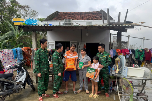 Câu chuyện người lính Biên phòng thầm lặng giữa bùn lũ