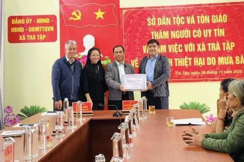 Sở Dân tộc và Tôn giáo thành phố Đà Nẵng thăm hỏi, động viên người dân vùng cao bị sạt lở