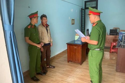 'Con bạc' choảng nhau