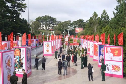 Triển lãm tranh cổ động tuyên truyền Đại hội đại biểu toàn quốc lần thứ XIV của Đảng